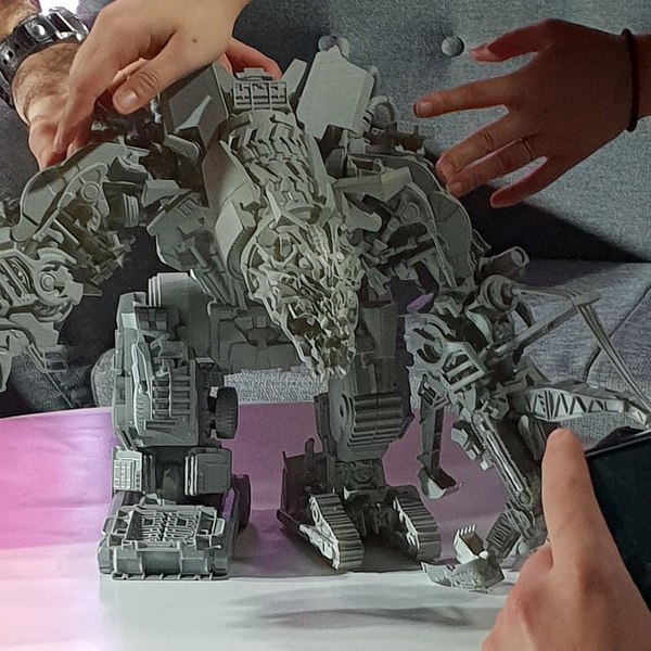 MCMComicCon 2018   Studio Series Devastator Prototype Close Up Photos 02 (2 of 8)